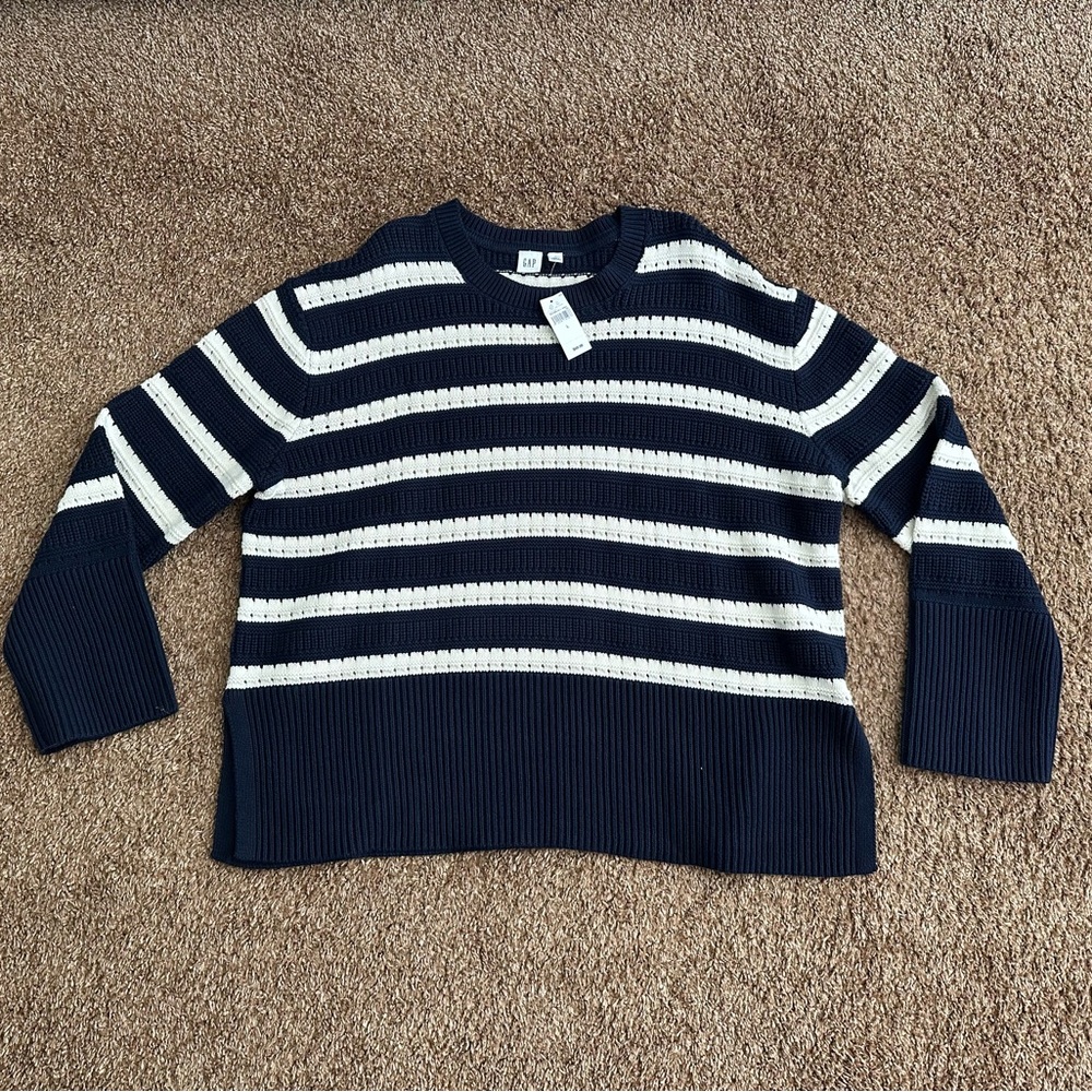 NWT Gap striped sweater size Large
